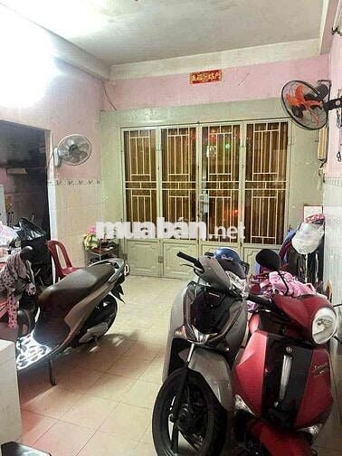 cần bán gấp nhà Q11 ( chính chủ )