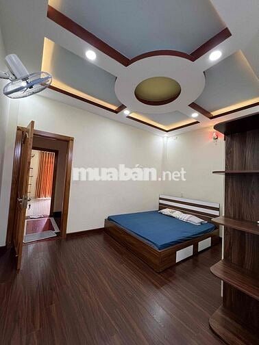 Nhà Mới Sạch Sẻ DT 180m2 1Trệt 2Lầu 3Pn 2Wc Sân Thượng Hẻm Xe Tải