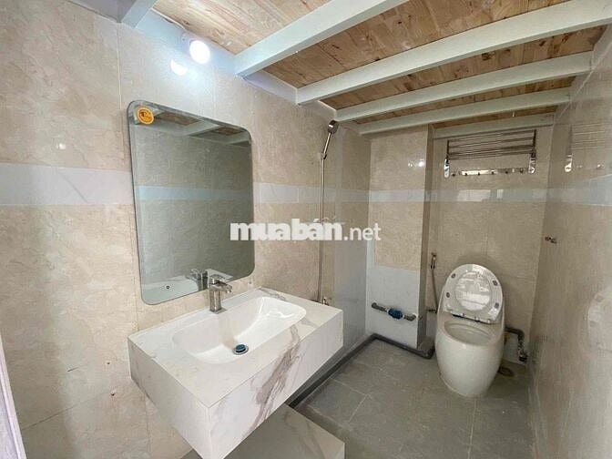 CHO THUÊ GÁC CỬA SỔ TRỜI GẦN NGÃ TƯ BẢY HIỀN - QUẬN 10 - UEH