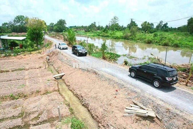 Chỉ 999tr sở hữu 1000m2 đất vườn View Kênh chuyển thổ