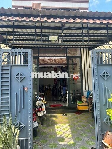 Nhà phố trệt lầu. Tại Lê Văn Lương. Sổ hồng riêng. Mua bán cc ngay.