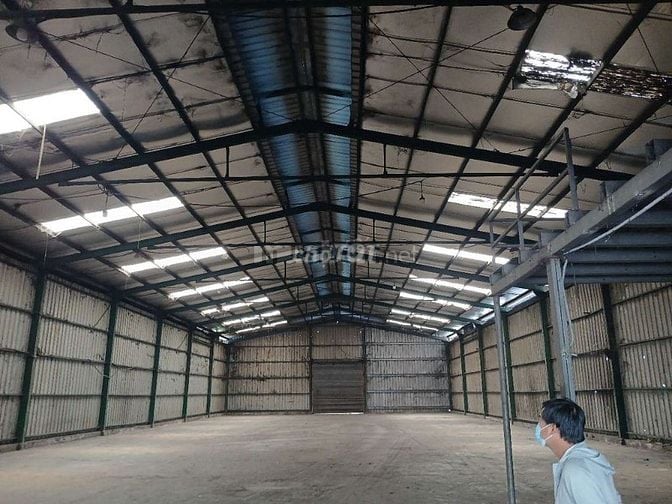 Cho thuê nhà xưởng 1200m2 vừa hết hợp đồng tại ngã ba đông quang 