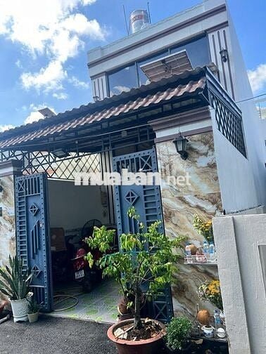 Nhà phố trệt lầu. Tại Lê Văn Lương. Sổ hồng riêng. Mua bán cc ngay.