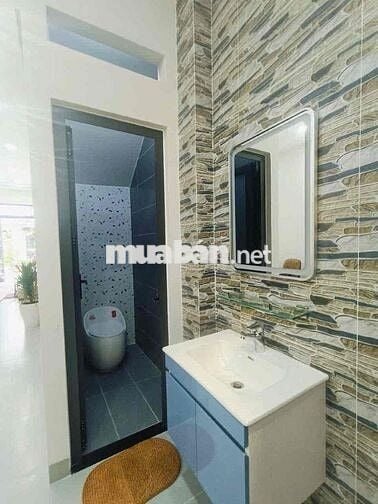 Nhà 1 trệt 2 lầu Sân thượng . Thiết kế đẹp hiện đại . Sổ HC đầy đủ..