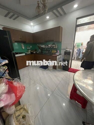 Nhà phố trệt lầu. Tại Lê Văn Lương. Sổ hồng riêng. Mua bán cc ngay.