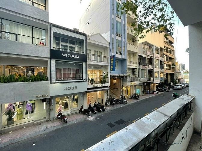 CHO THUÊ NHÀ MẶT TIỀN 4 TẦNG GẦN METRO BẾN THÀNH