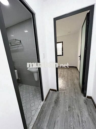 Cho thuê nhà nguyên căn 1trệt 2 lầu 2 phòng ngủ 1 phòng khách 3 toilet