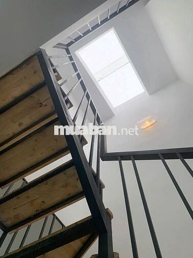 Cho thuê nhà nguyên căn 1trệt 2 lầu 2 phòng ngủ 1 phòng khách 3 toilet