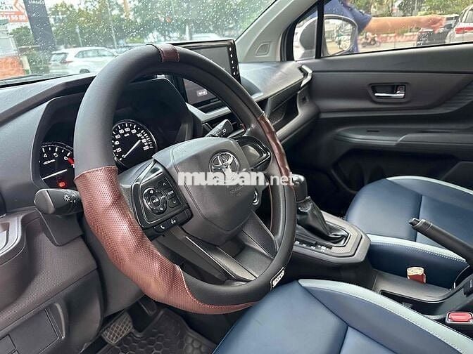 Toyota Avanza Premio 2023 Bạc 7c tự động