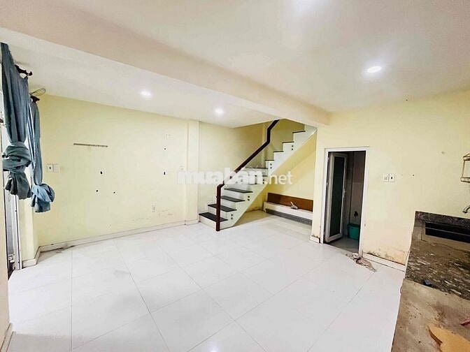 NHÀ SỔ HỒNG RIÊNG LẦU TRỆT đường Nguyễn Hiền vô gần trường Lê Quý Đôn