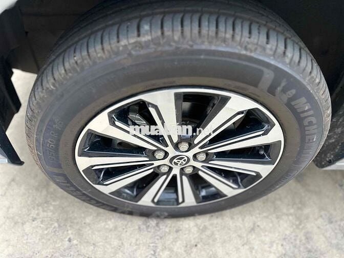 Toyota Avanza Premio 2023 Bạc 7c tự động