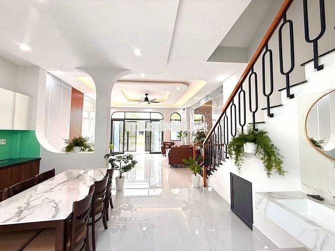 Nhà đẹp 3PN mới xây tại Tân Phú Trung, SHR, bao hoàn công, giá 2,2 tỷ