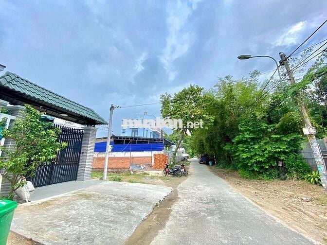 Chị Hằng Sài Gòn bán gấp lô đất MT đường giá ngộp 400tr Tổng 180m2 TC