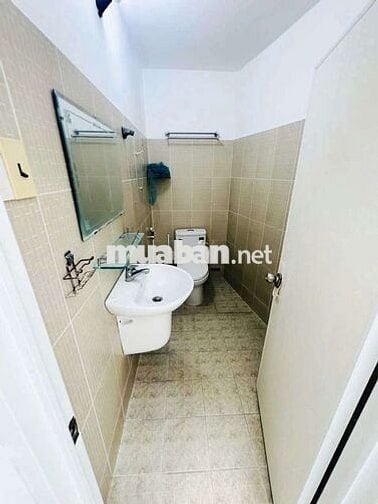 Nhà thuê Âu Cơ. Quận Tân Phú (3pn, 2wc) hẻm ba gác. Dtsd 128m2