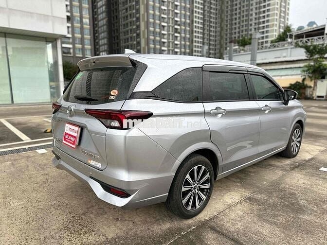 Toyota Avanza Premio 2023 Bạc 7c tự động