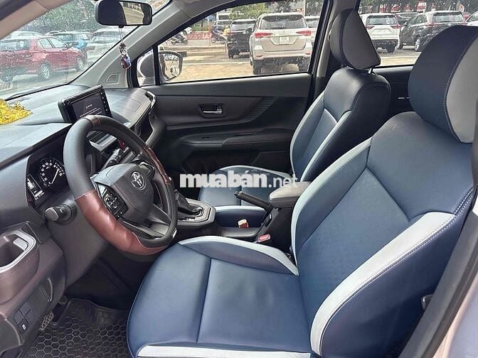 Toyota Avanza Premio 2023 Bạc 7c tự động