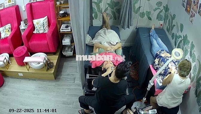 “Sang tiệm nail gội full đồ, mặt bằng đẹp, cần sang gấp”