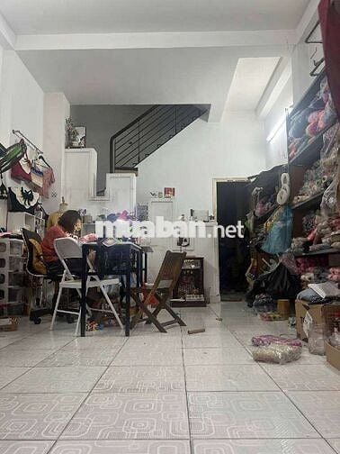 Chỉ có nhỉnh 6tỷ.Lê Văn Quới.DT 4*13.3tấm.4pn.5wc.Hẻm thông.2mặt tiền