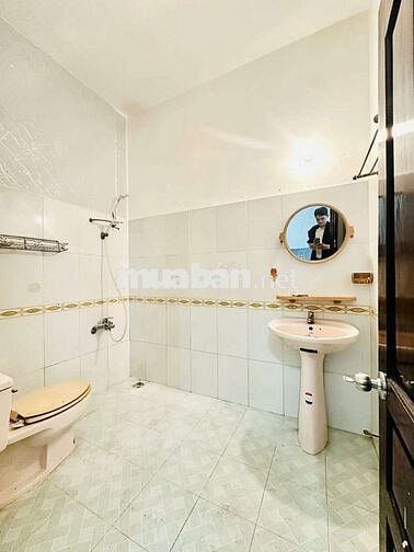 THUÊ CĂN HỘ CỬA SỔ TRỜI ĐỦ NỘI THẤT NGAY SÁT BÊN SÂN BAY TÂN SƠN NHẤT