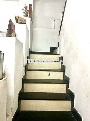 Chỉ có nhỉnh 6tỷ.Lê Văn Quới.DT 4*13.3tấm.4pn.5wc.Hẻm thông.2mặt tiền