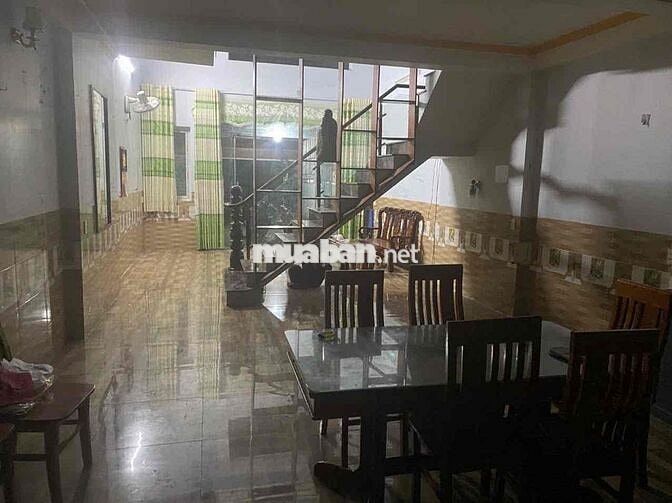 chính chủ cần bán nhà sổ riêng xây kiên cố