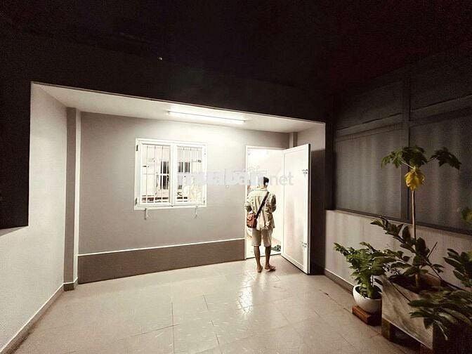 CHO THUÊ NHÀ MỚI ĐẸP HẺM XE TẢI ĐƯỜNG PHẠM VĂN BẠCH ◇ CỘNG HÒA TB