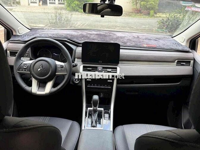 Mitsubishi Xpander 2024 Premium Đen 24.500 km