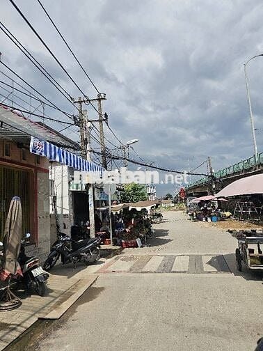 Đất trống tại Nguyễn Văn Tạo. Sổ hồng riêng. Ngang 7m. Công chứng ngay