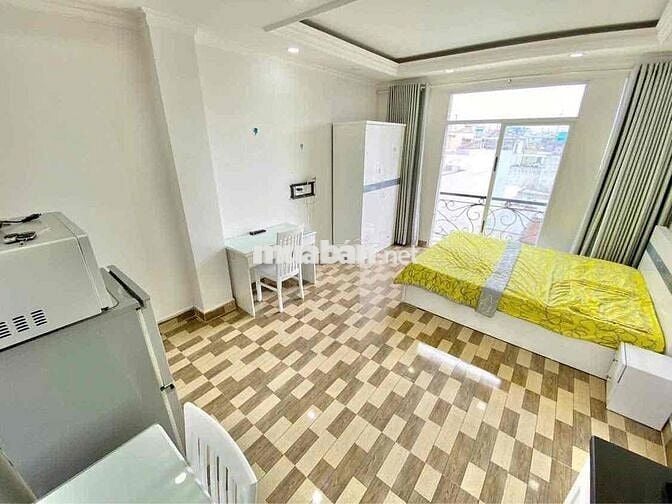 STUIO BAN CÔNG THANG MÁY - NGAY CHỢ HOÀ HƯNG