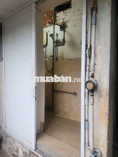 Cho thuê phòng trọ Trần Hưng Đạo,Q1,dtsd 30m2,lầu 2, NTCB giá 5tr.