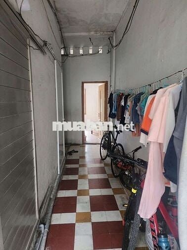 Cho thuê phòng trọ Trần Hưng Đạo,Q1,dtsd 30m2,lầu 2, NTCB giá 5tr.