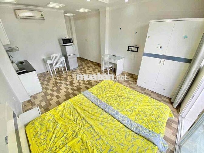 STUIO BAN CÔNG THANG MÁY - NGAY CHỢ HOÀ HƯNG