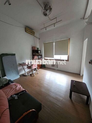 Cho thuê phòng trọ Trần Hưng Đạo,Q1,dtsd 30m2,lầu 2, NTCB giá 5tr.