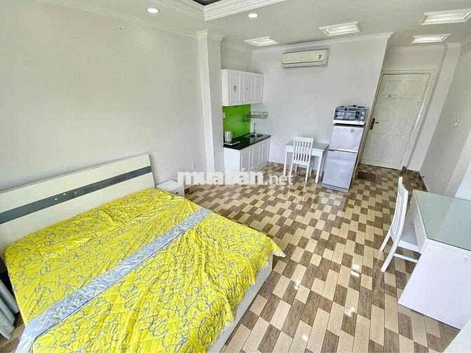 STUIO BAN CÔNG THANG MÁY - NGAY CHỢ HOÀ HƯNG