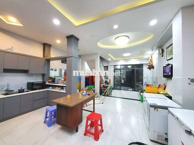 Bán Nhà 3 Tầng Ngang 6m Vừa Ở Vừa Cho Thuê, Hoàng Quốc Việt Hơn 8 Tỷ