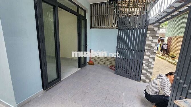 Cho thuê nhà mới lô góc mát mẻ. 3 tầng 4pn 10tr tháng tại linh xuân