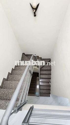 Cho thuê nhà mới lô góc mát mẻ. 3 tầng 4pn 10tr tháng tại linh xuân