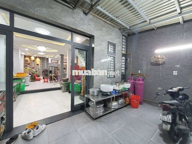 Bán Nhà 3 Tầng Ngang 6m Vừa Ở Vừa Cho Thuê, Hoàng Quốc Việt Hơn 8 Tỷ