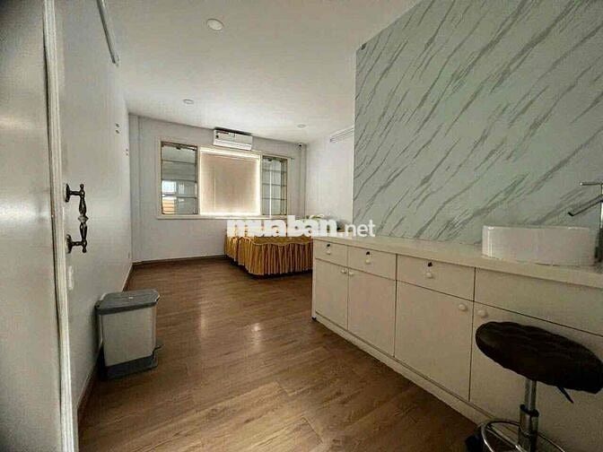 Quận 1! Nhà Mặt Tiền 5 Lầu Đường Thạch Thị Thanh