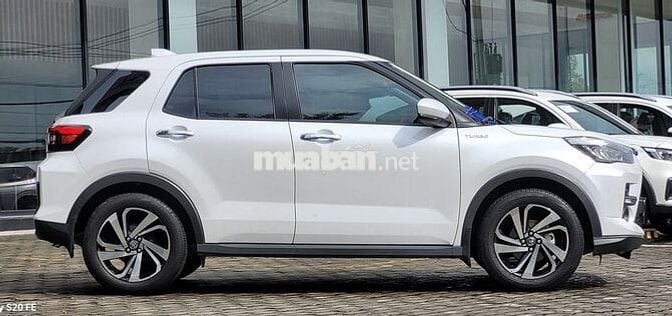 Toyota Raize 2024 màu trắng ngọc trai