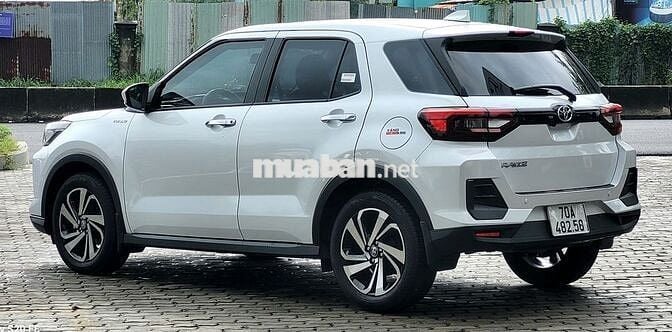 Toyota Raize 2024 màu trắng ngọc trai