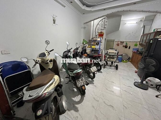 Phòng 30m2 ở 250 Tân Mai, Hoàng Mai Vệ sinh khép kín Điện nước giá dân