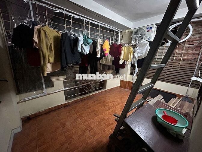 Phòng 30m2 ở 250 Tân Mai, Hoàng Mai Vệ sinh khép kín Điện nước giá dân