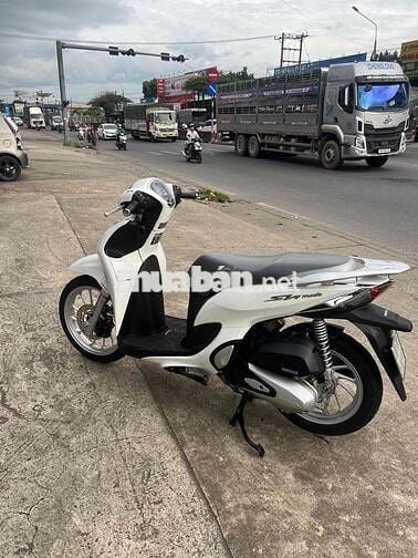 Honda SH Mode 2024 Trắng 6000 km có bán trả góp