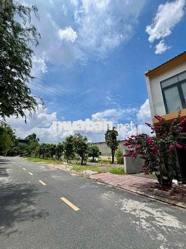 Nhà Mới Đẹp Y Hình DT 110m2 1Trệt 1Lầu 4Pn 3Wc Hẻm Nhựa Ôtô Tải Đậu