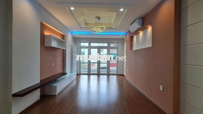 Cho thuê nhà mặt tiền đường số tân quy 72m2 quận 7
