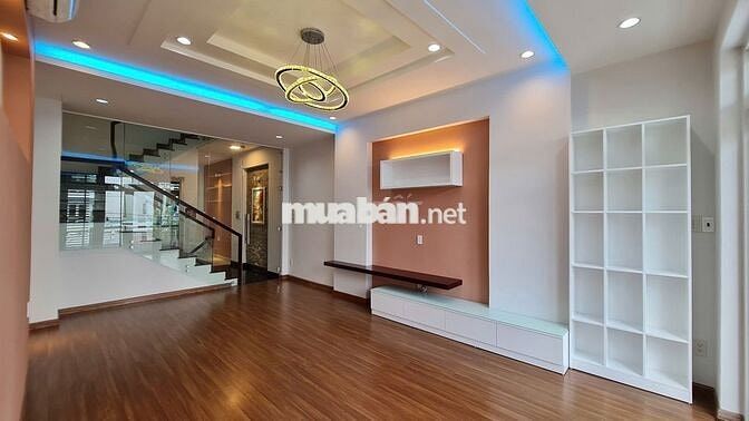 Cho thuê nhà mặt tiền đường số tân quy 72m2 quận 7