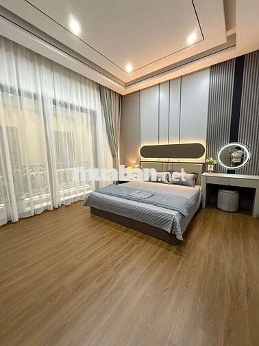 Nhà Sài Đồng - dt 51m -4 tầng cầu thang giữa - 4 ngủ rộng, ô tô gần