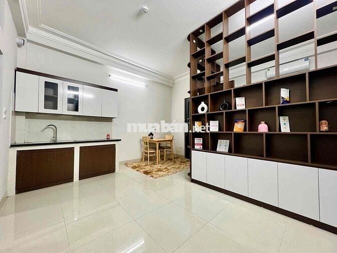 NGAY ĐỐI DIỆN DHQG - BÃI OTO 100m - PHÒNG 1N1K siêu rông siêu thoáng