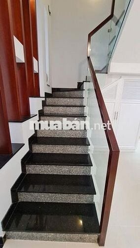 Cho thuê nhà mặt tiền đường số tân quy 72m2 quận 7